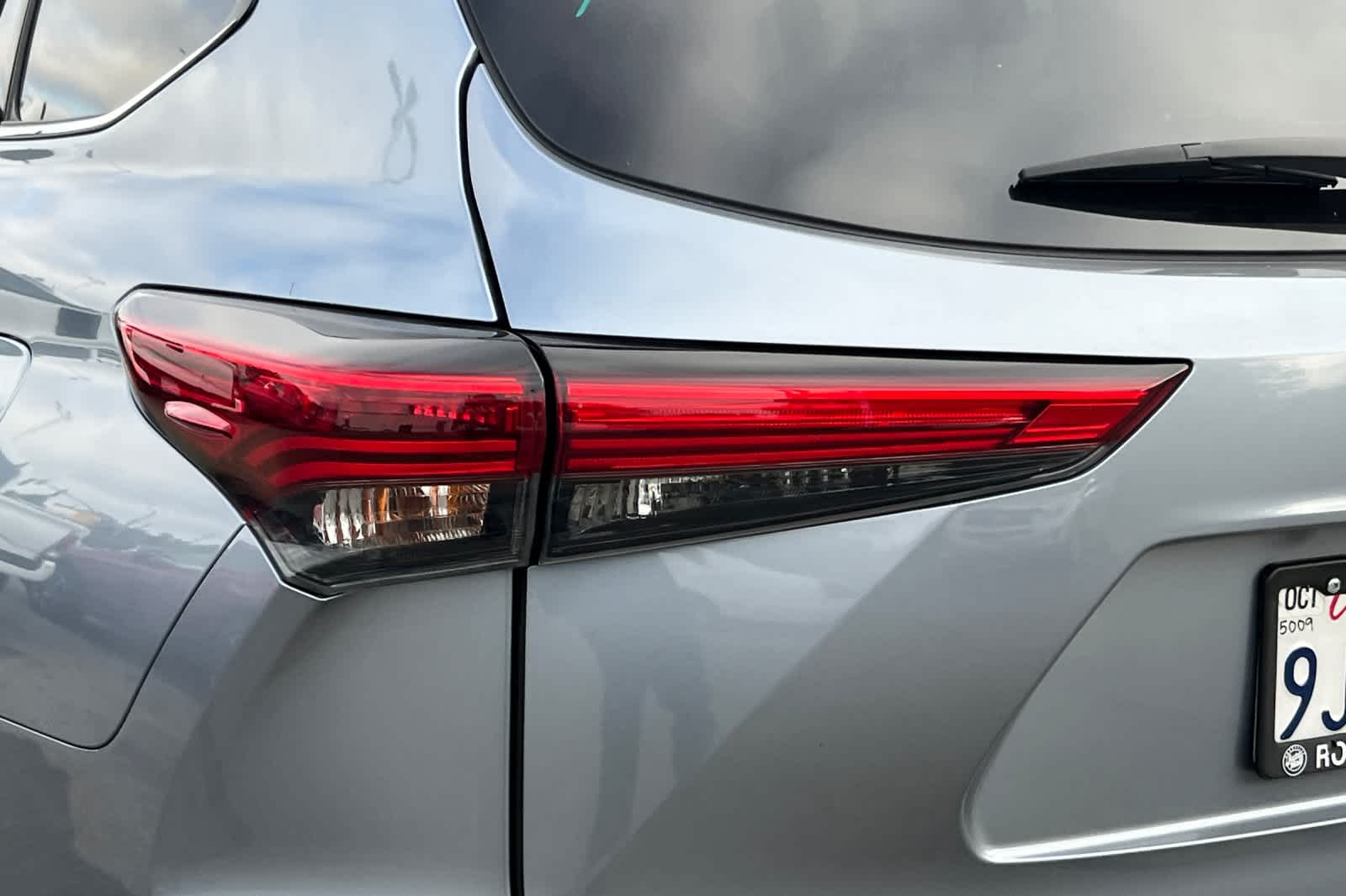 Thumbnail: 2023 Toyota Highlander - 12