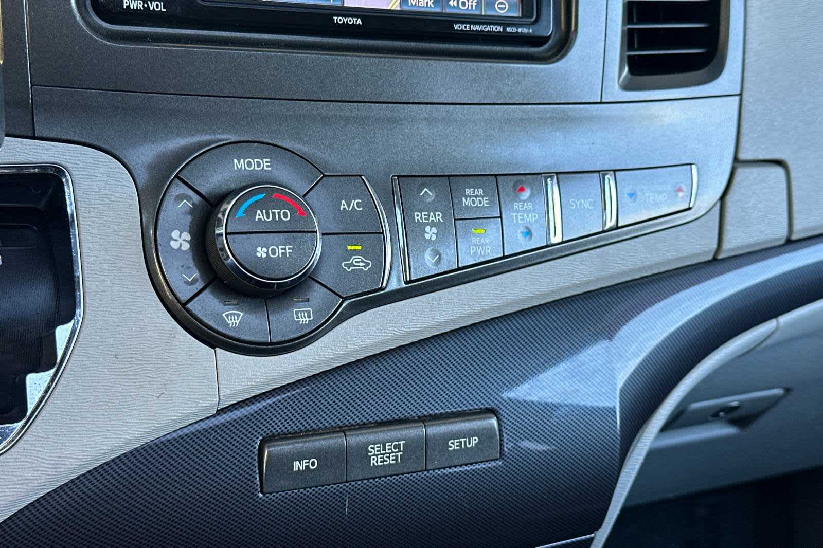 Thumbnail: 2014 Toyota Sienna - 24