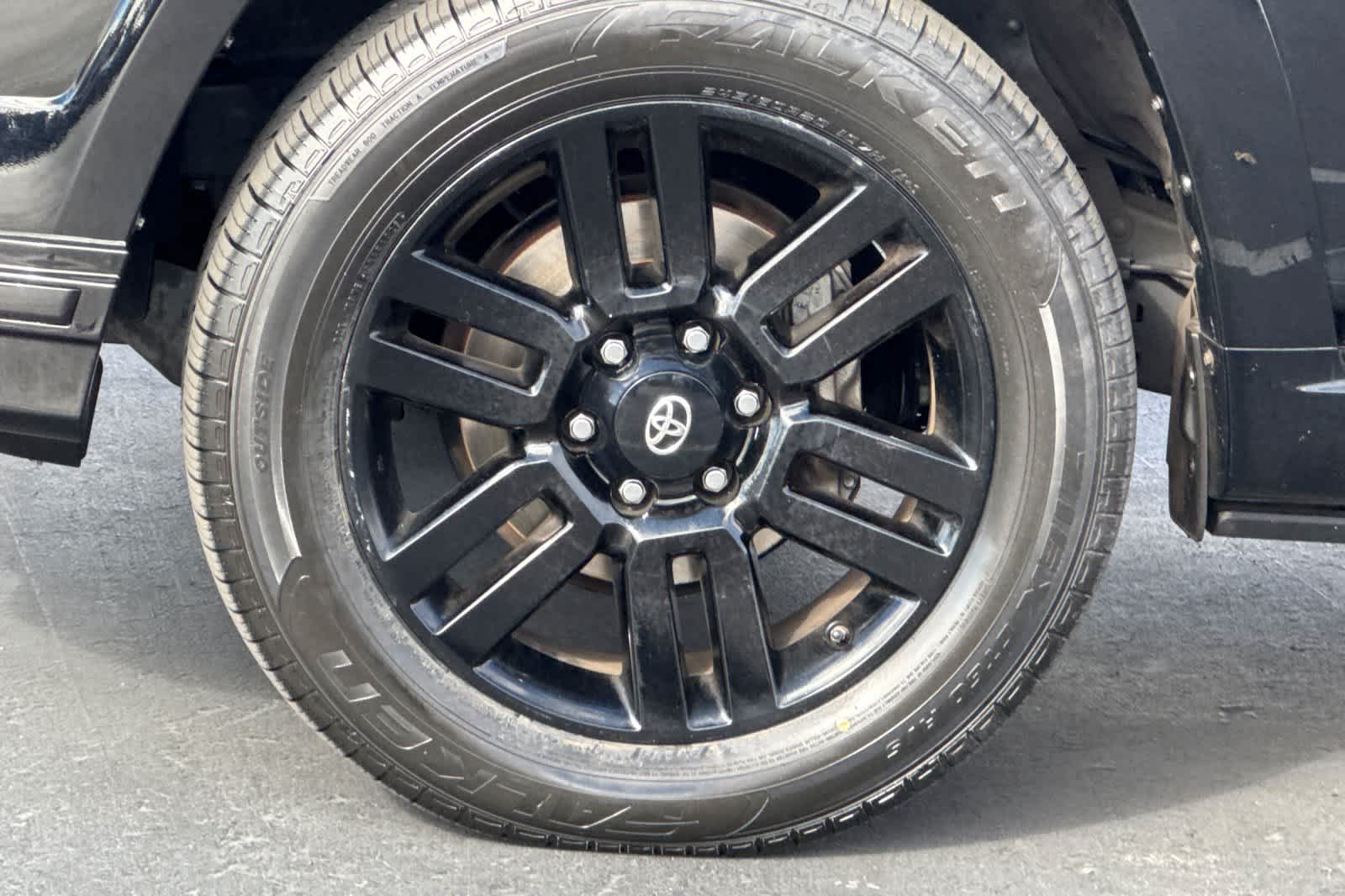 Thumbnail: 2019 Toyota 4Runner - 32