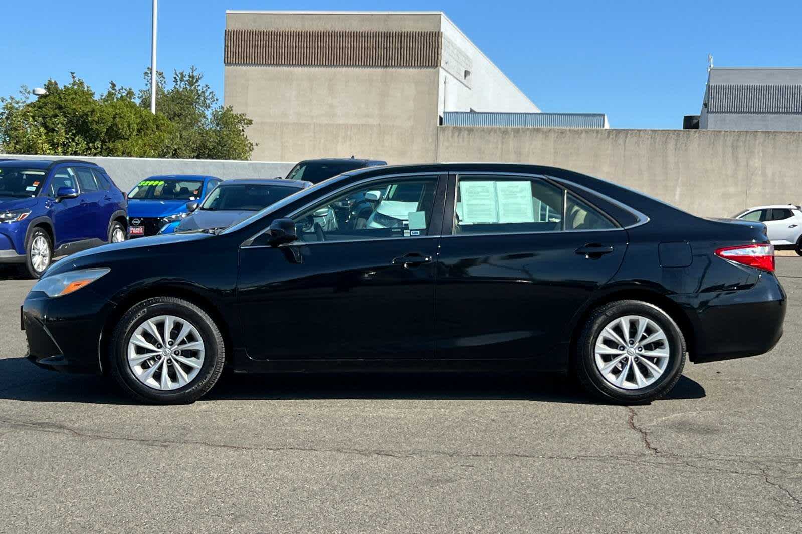 Thumbnail: 2017 Toyota Camry - 9