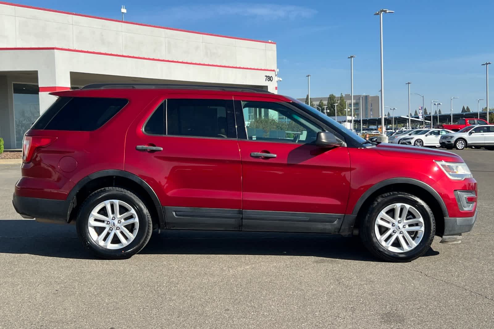 Thumbnail: 2017 Ford Explorer - 6