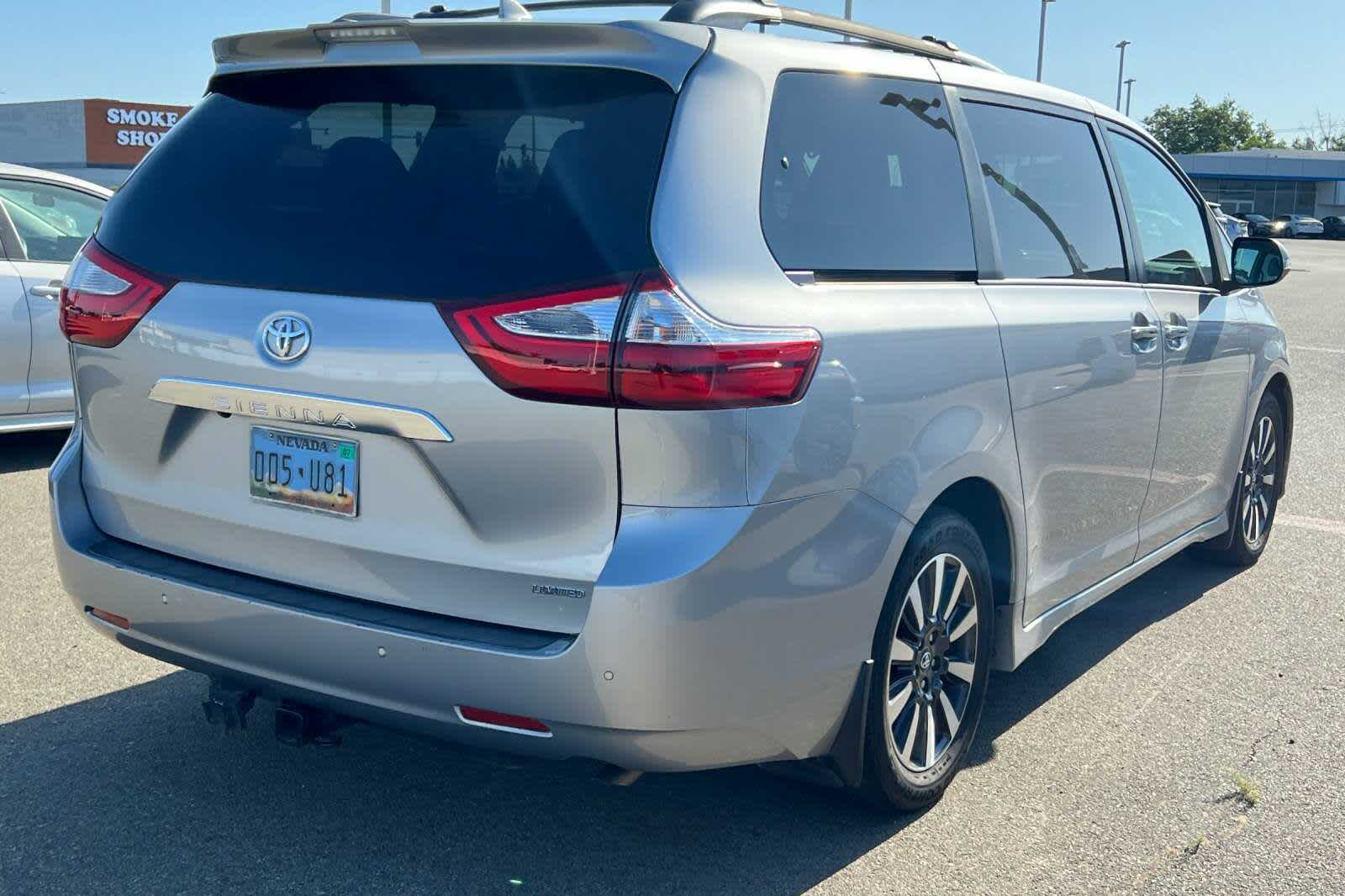 Thumbnail: 2018 Toyota Sienna - 2