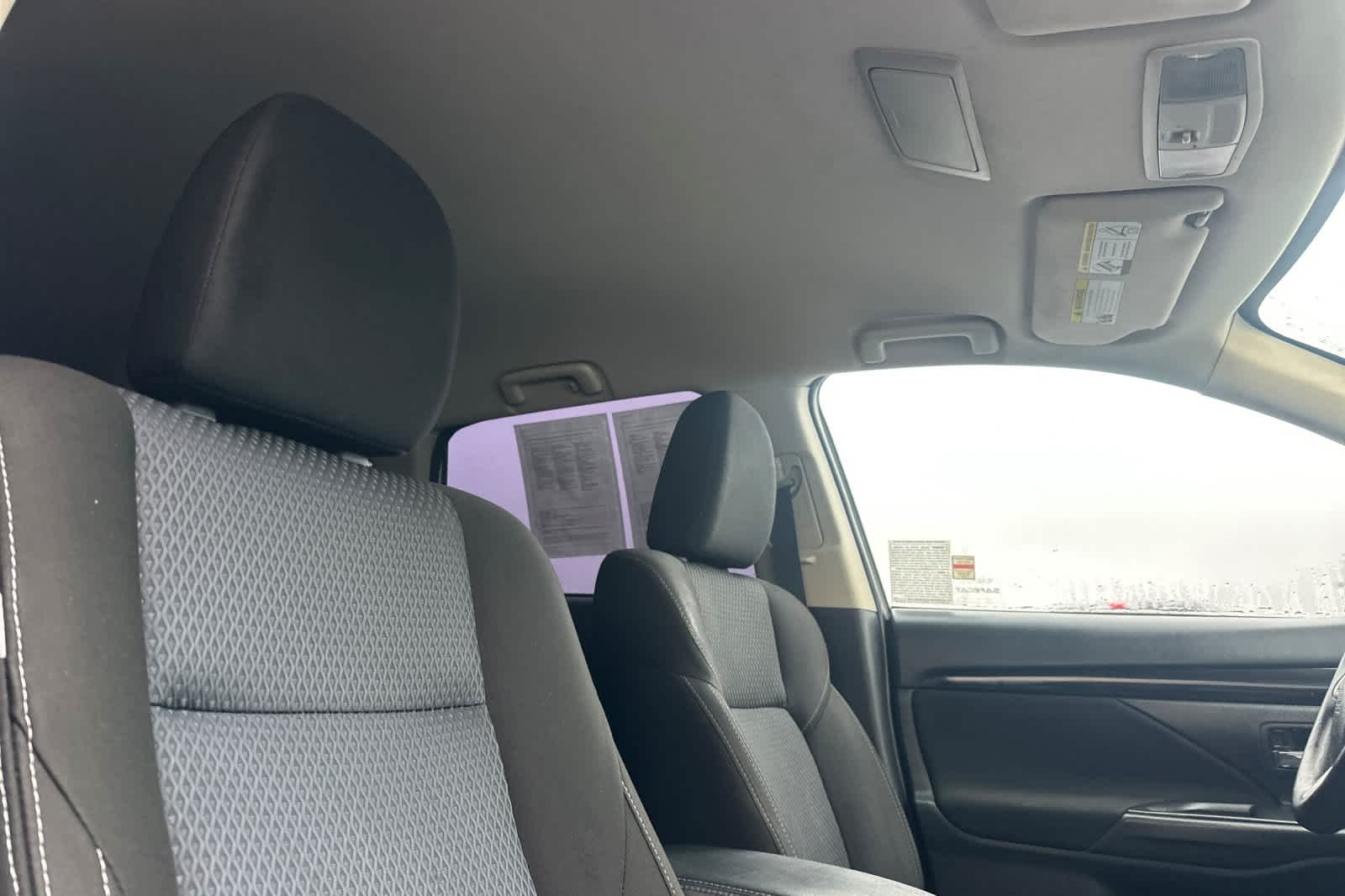 Thumbnail: 2019 Mitsubishi Outlander - 19