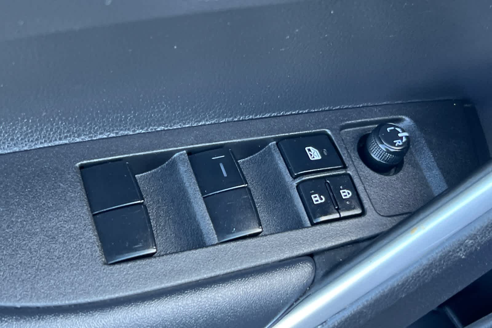 Thumbnail: 2022 Toyota Corolla Cross - 13