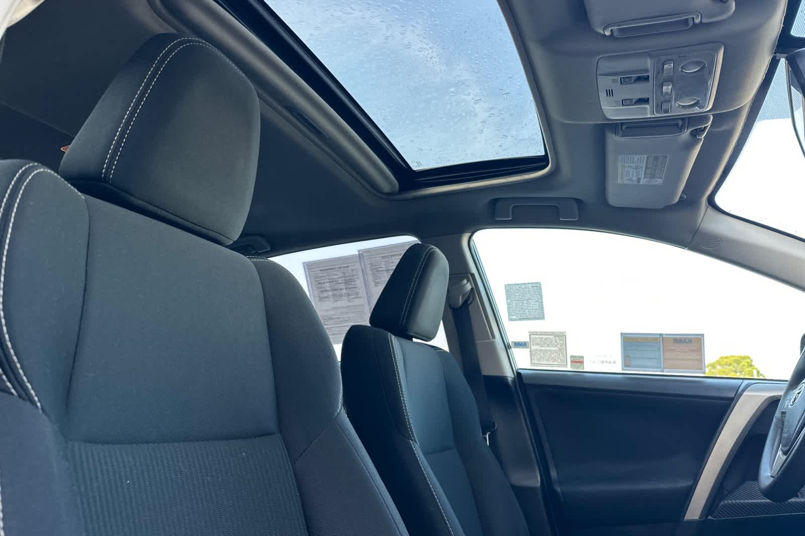 Thumbnail: 2015 Toyota RAV4 - 18