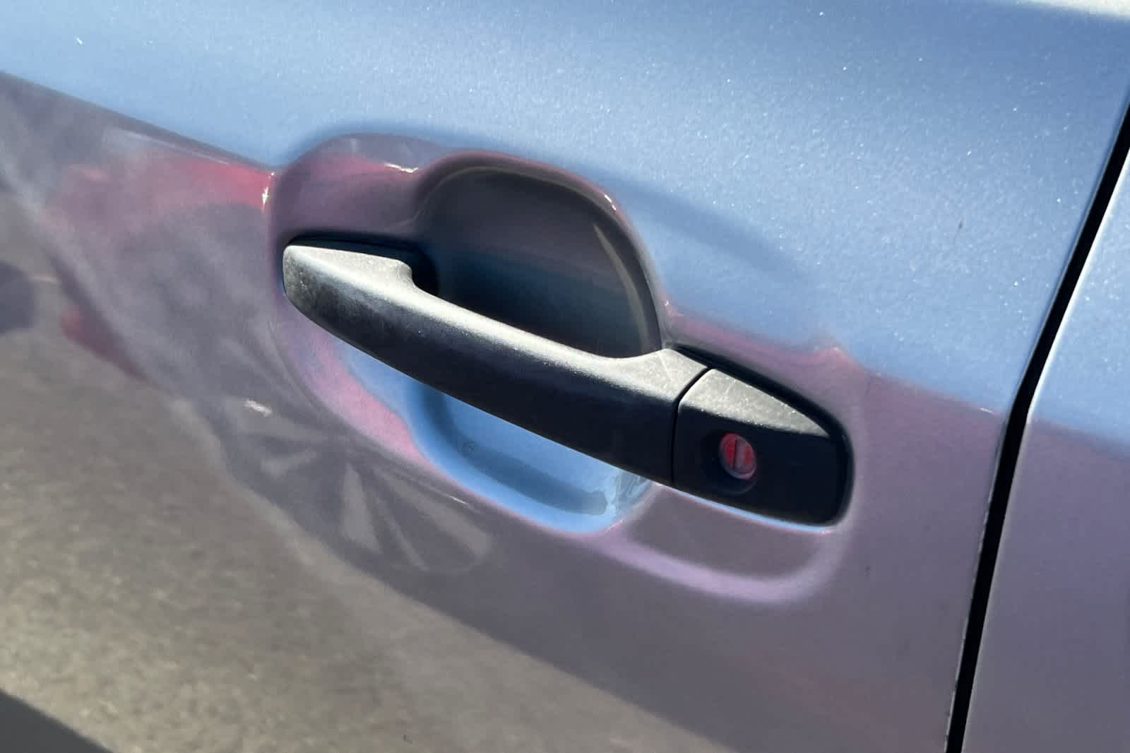 Thumbnail: 2013 Toyota Sienna - 18