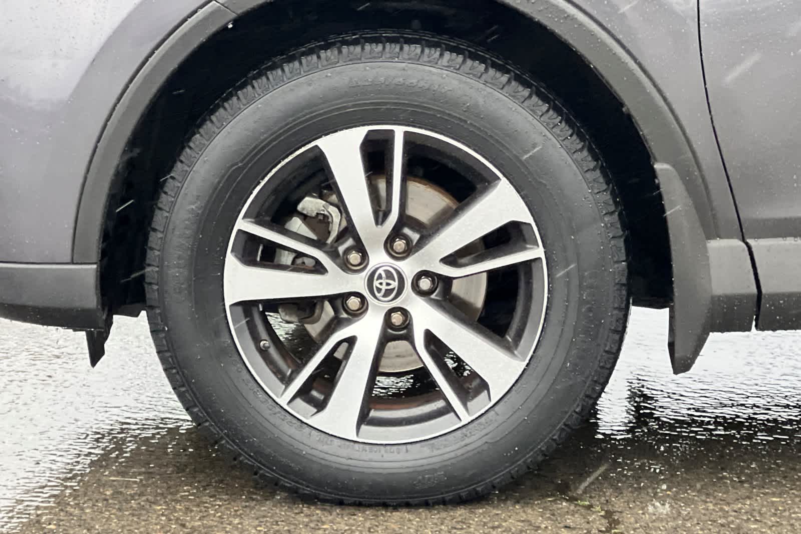 Thumbnail: 2017 Toyota RAV4 - 27