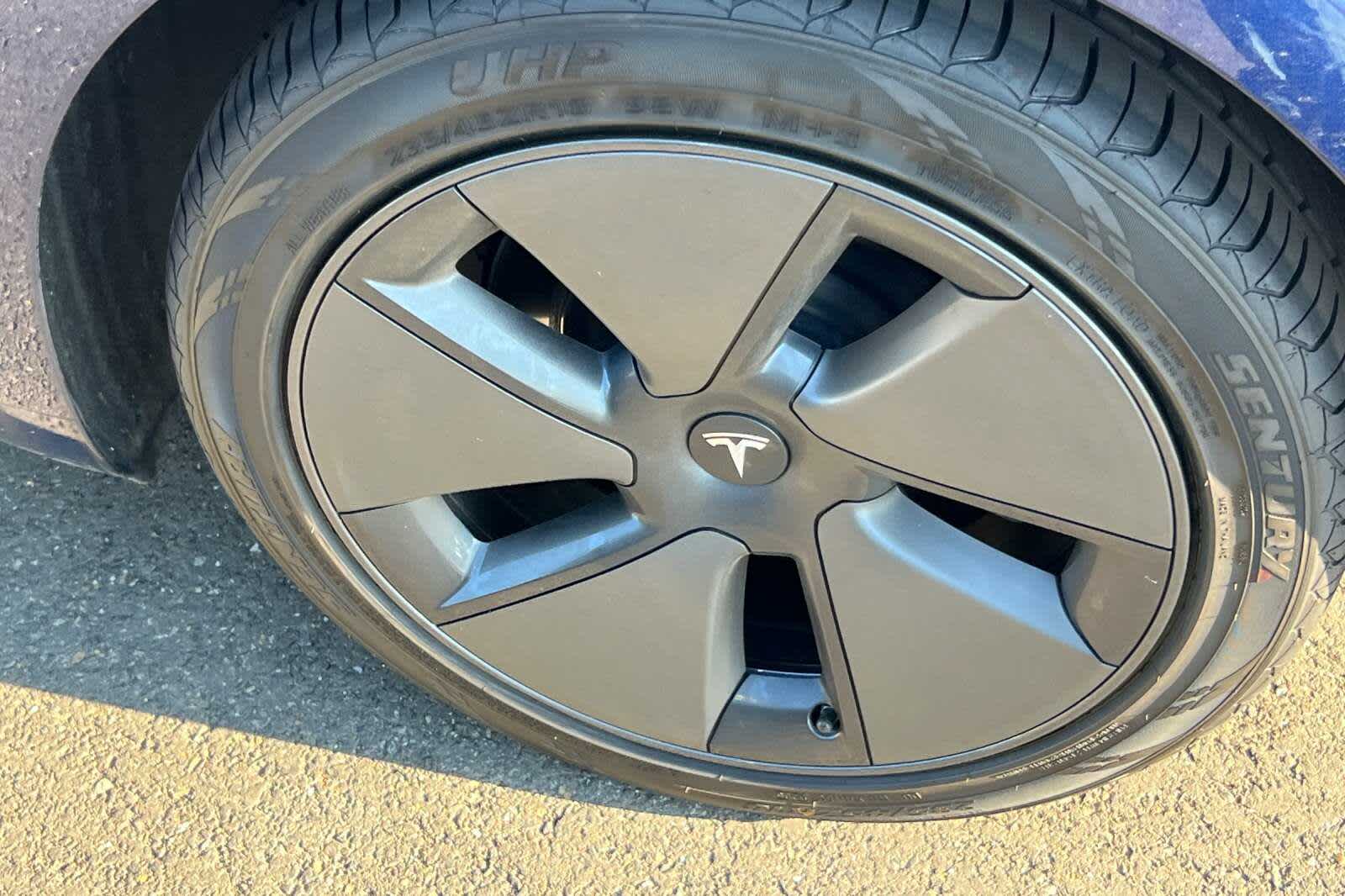Thumbnail: 2021 Tesla Model 3 - 16