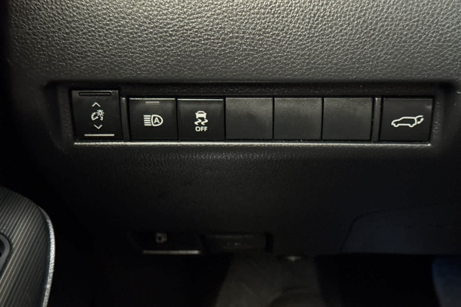 Thumbnail: 2022 Toyota Venza - 30