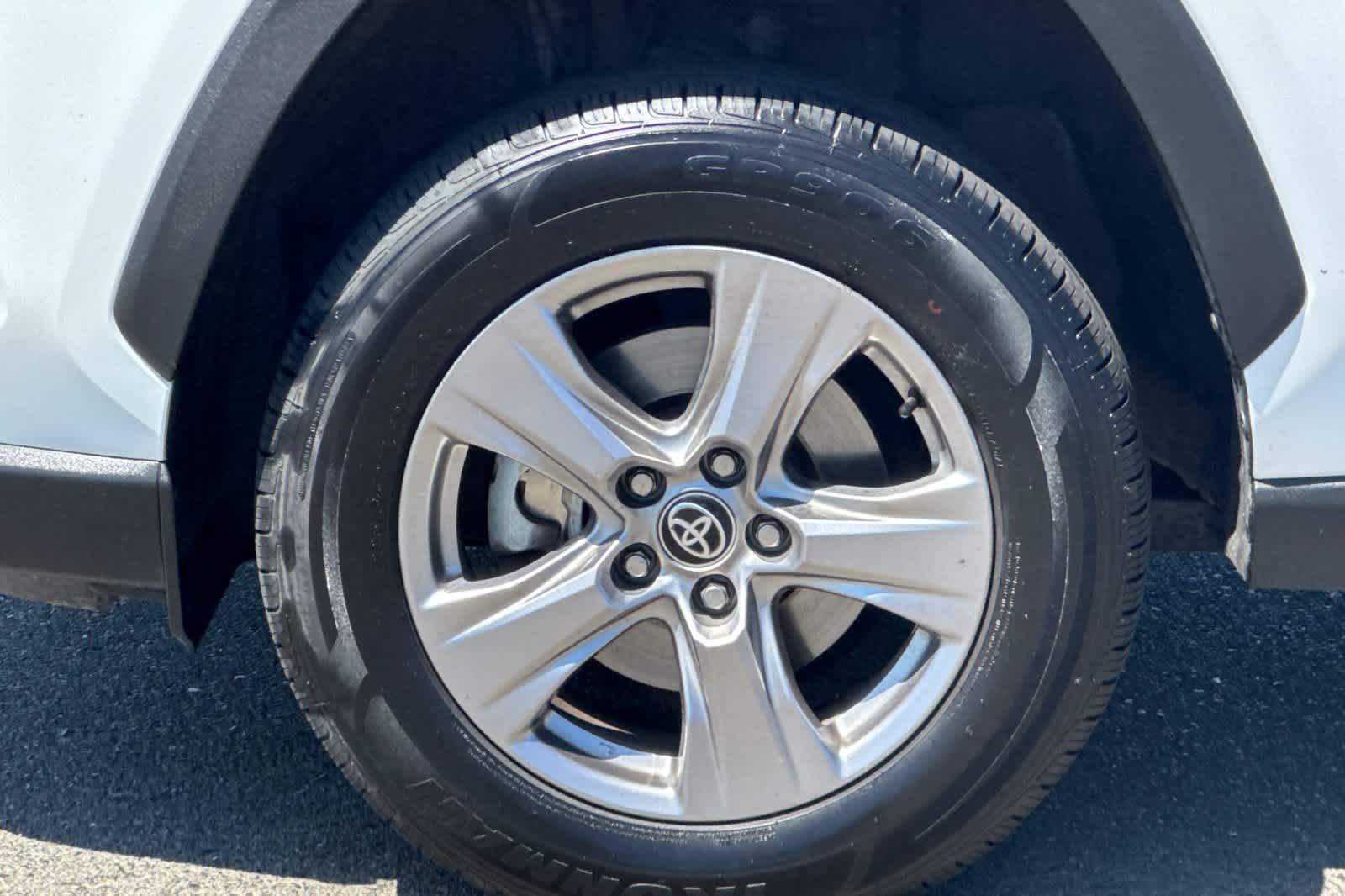 Thumbnail: 2023 Toyota RAV4 - 32