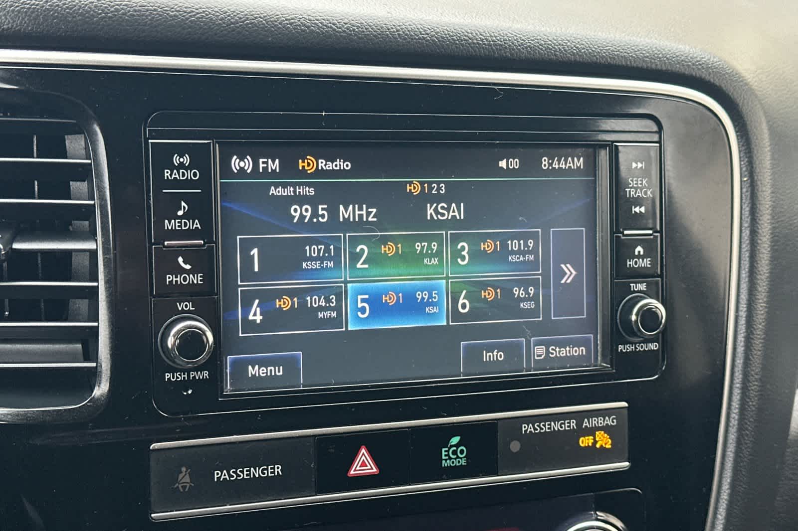 Thumbnail: 2019 Mitsubishi Outlander - 21