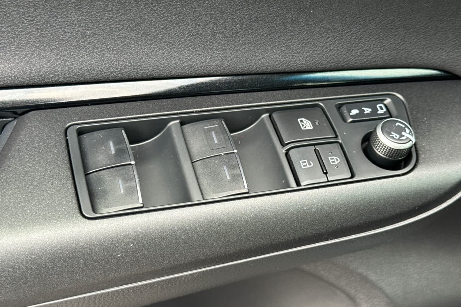 Thumbnail: 2022 Toyota Venza - 13