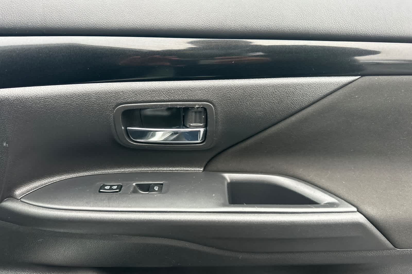 Thumbnail: 2019 Mitsubishi Outlander - 20