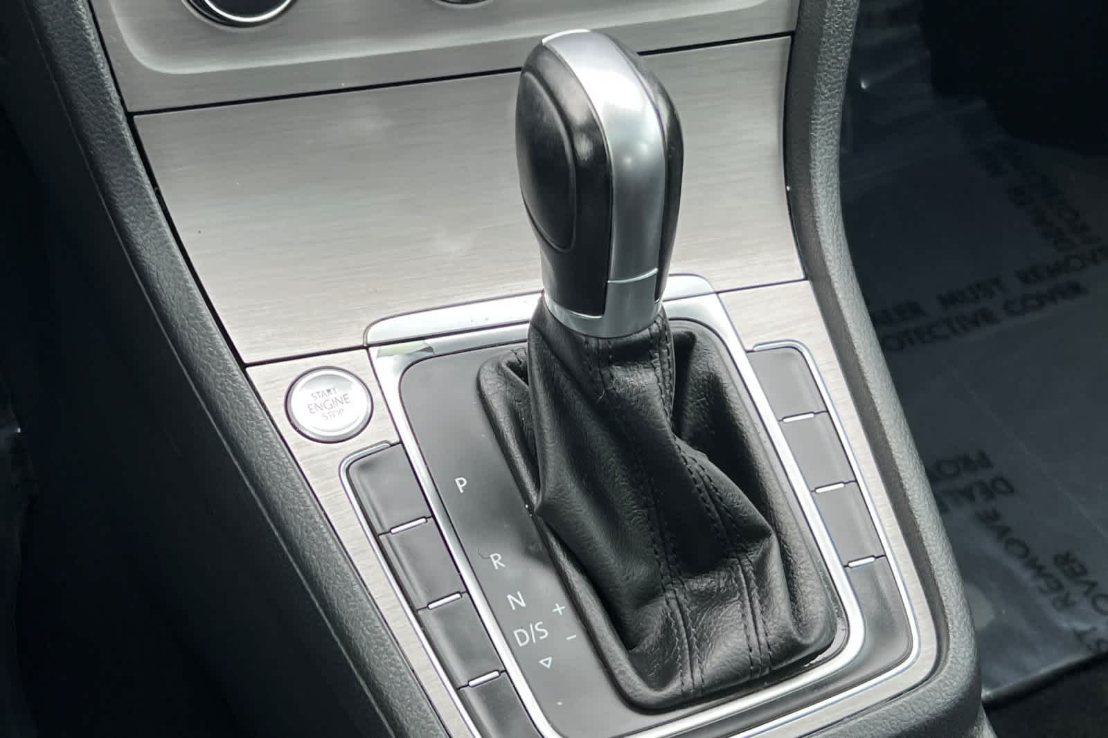 Thumbnail: 2017 Volkswagen Golf - 23