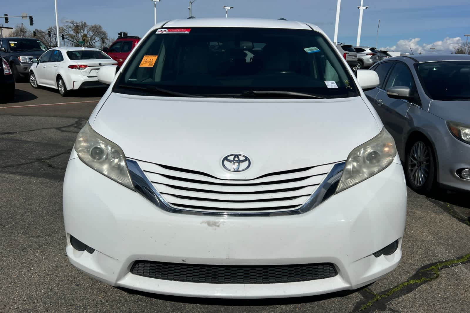 Thumbnail: 2016 Toyota Sienna - 6