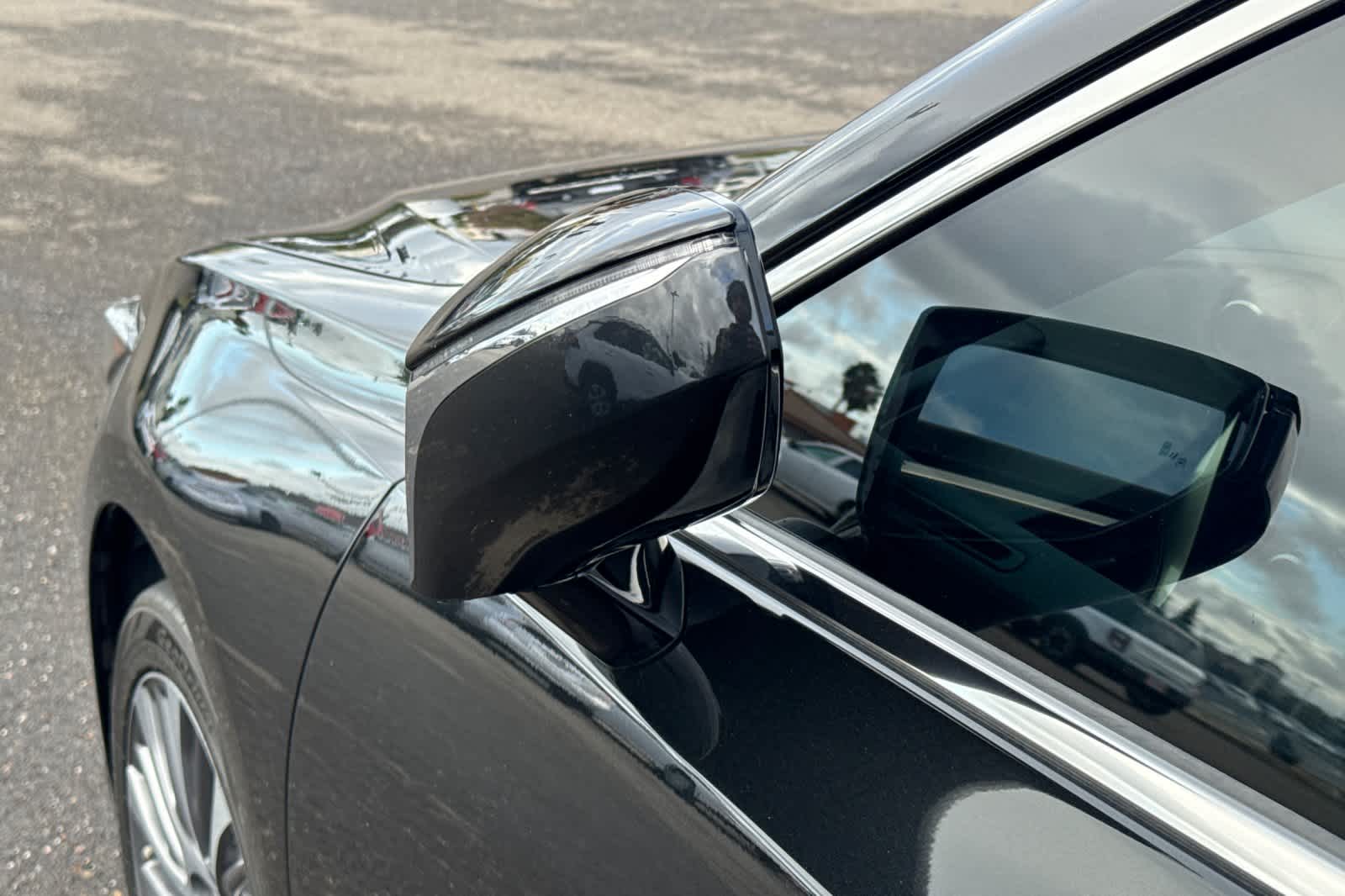 Thumbnail: 2021 Lexus ES - 20