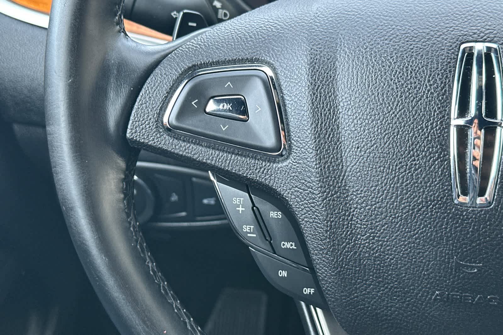 Thumbnail: 2017 Lincoln MKC - 27