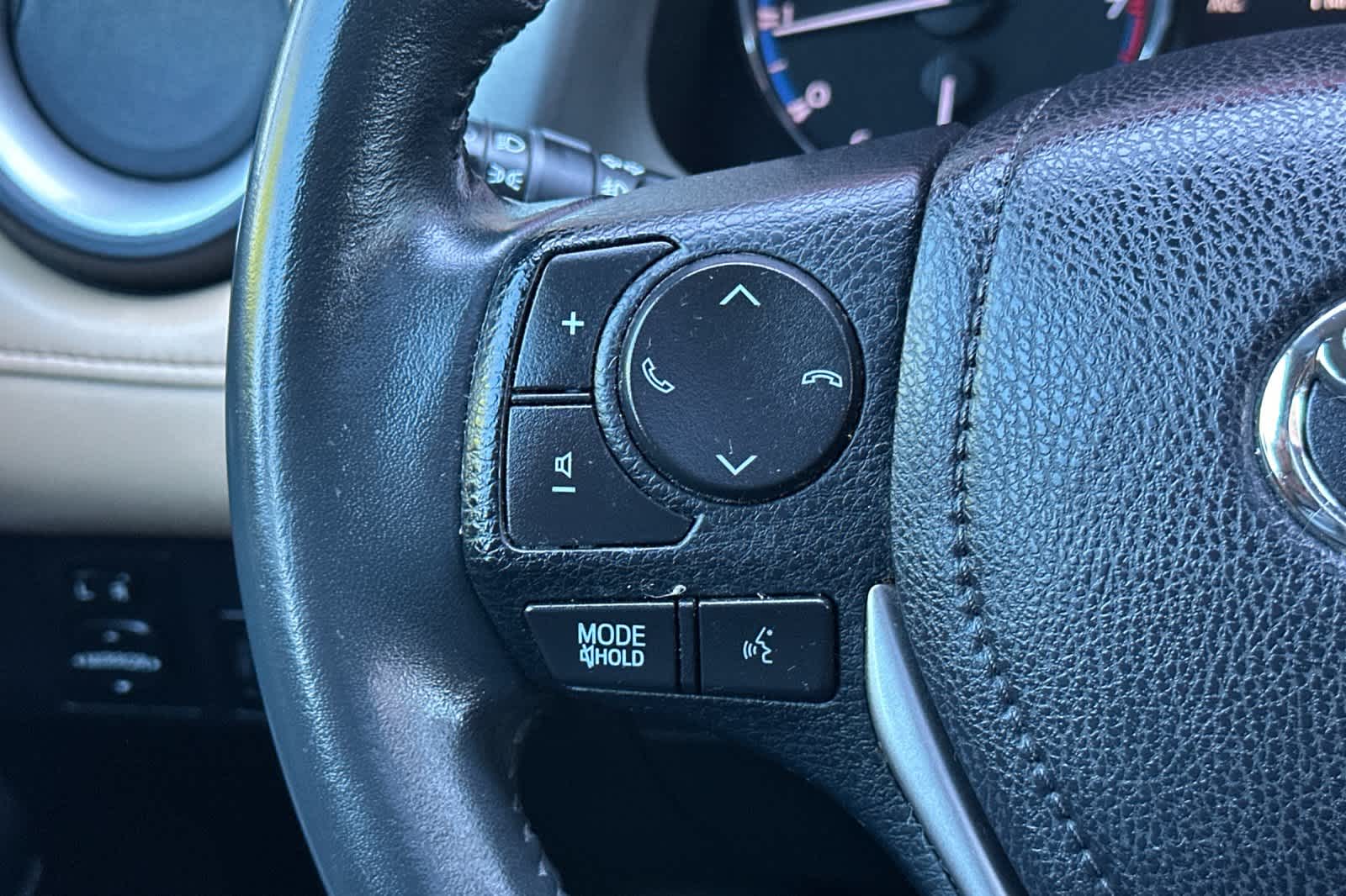 Thumbnail: 2016 Toyota RAV4 - 26