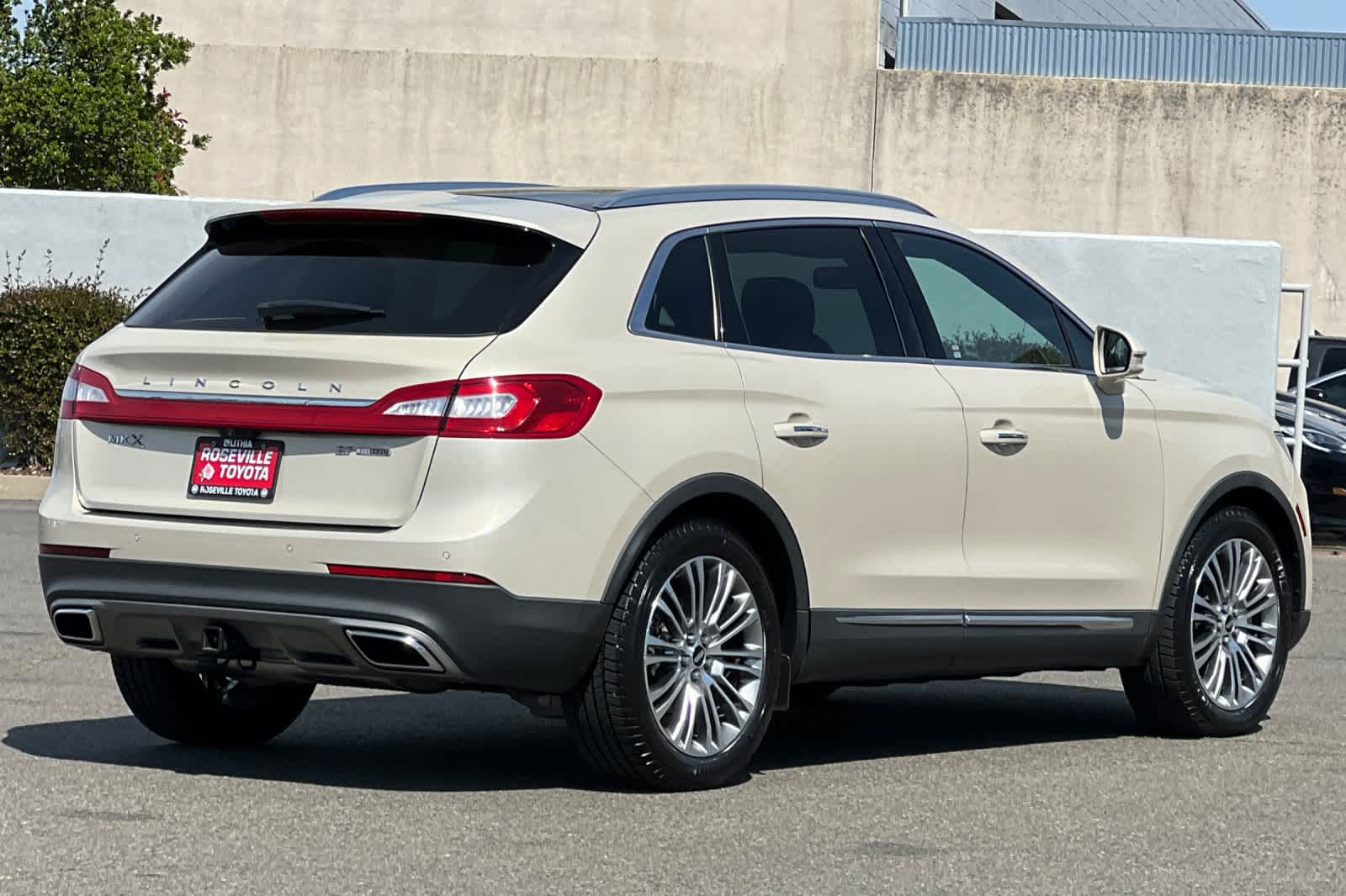 Thumbnail: 2016 Lincoln MKX - 2
