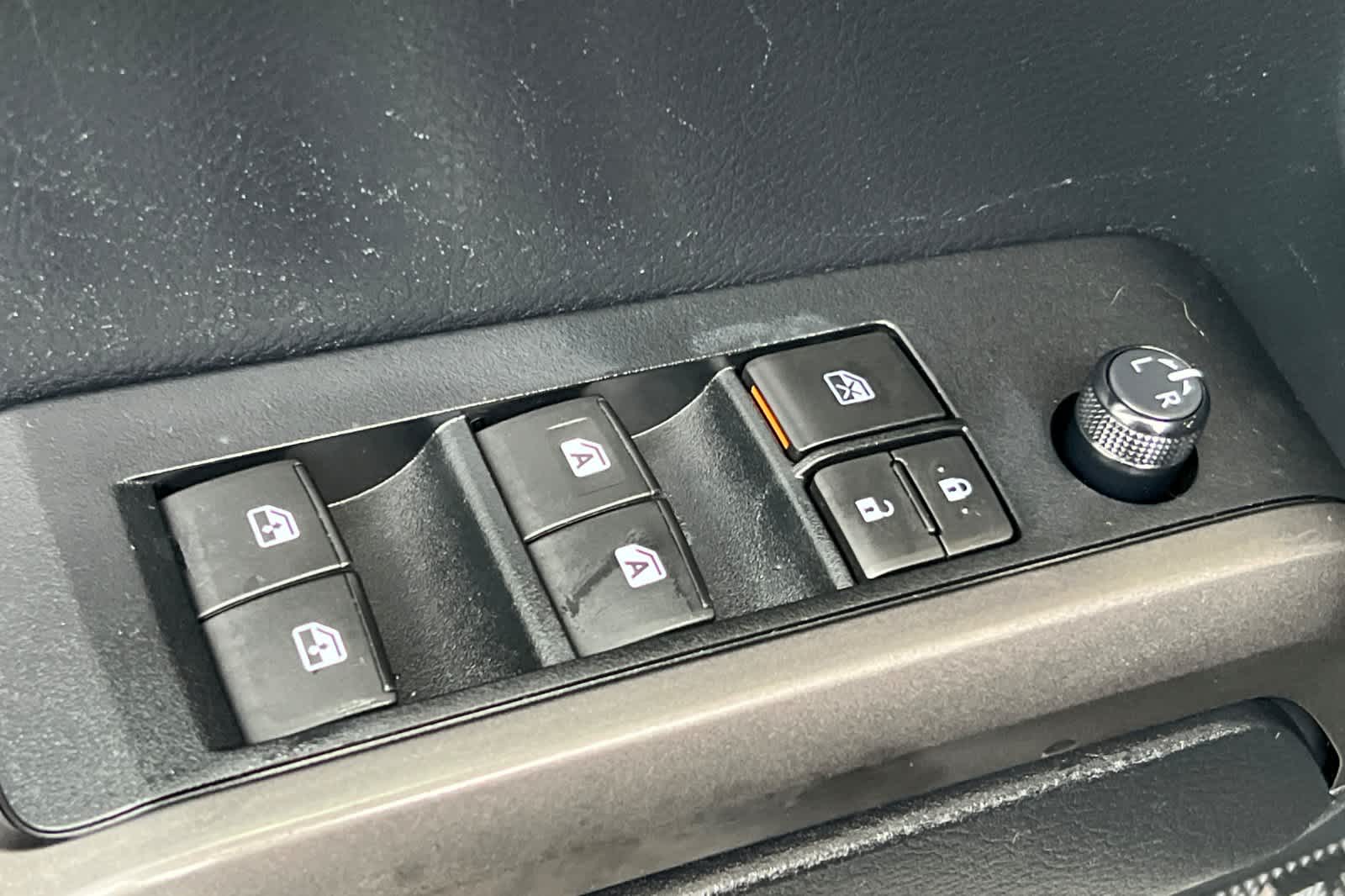 Thumbnail: 2019 Toyota Tacoma - 13