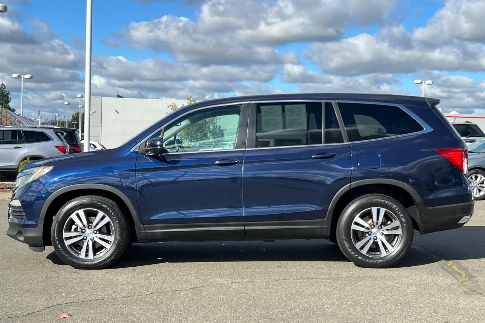 Thumbnail: 2016 Honda Pilot - 9