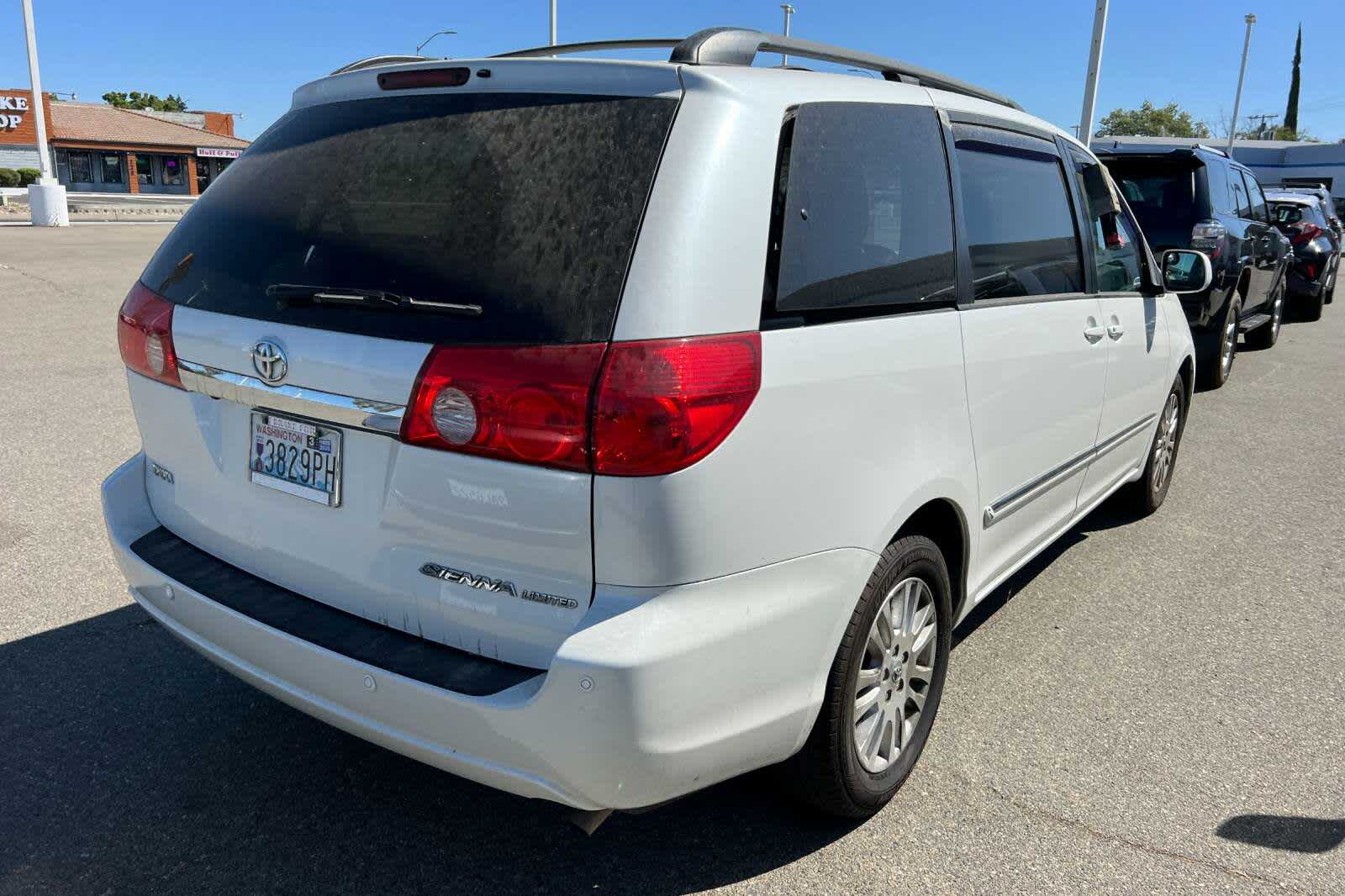 Thumbnail: 2010 Toyota Sienna - 2