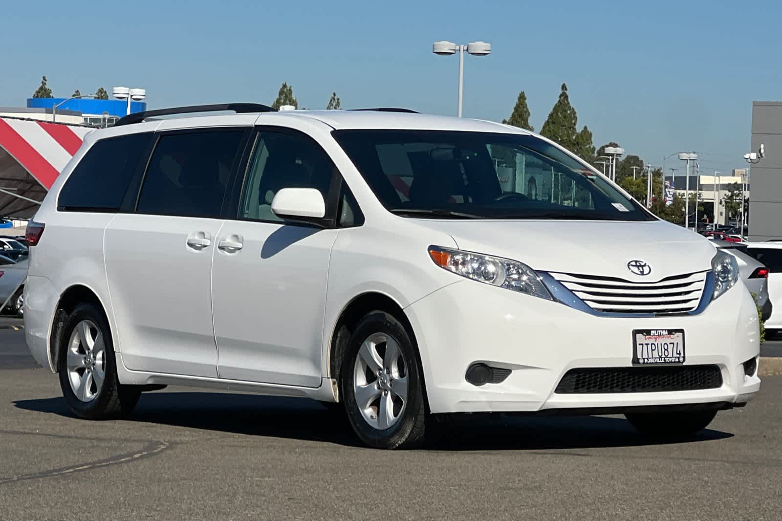 Thumbnail: 2016 Toyota Sienna - 5