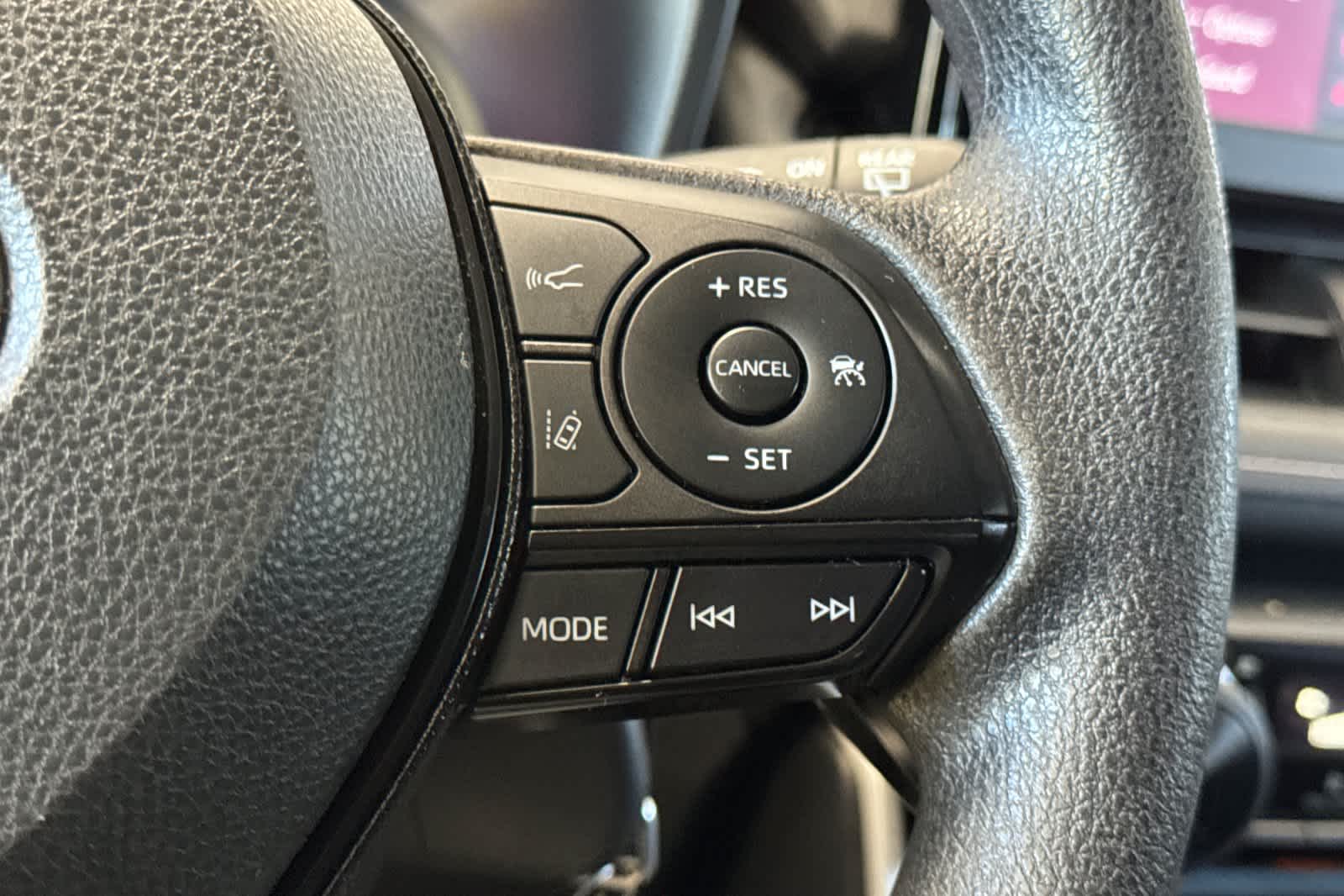 Thumbnail: 2020 Toyota RAV4 - 24