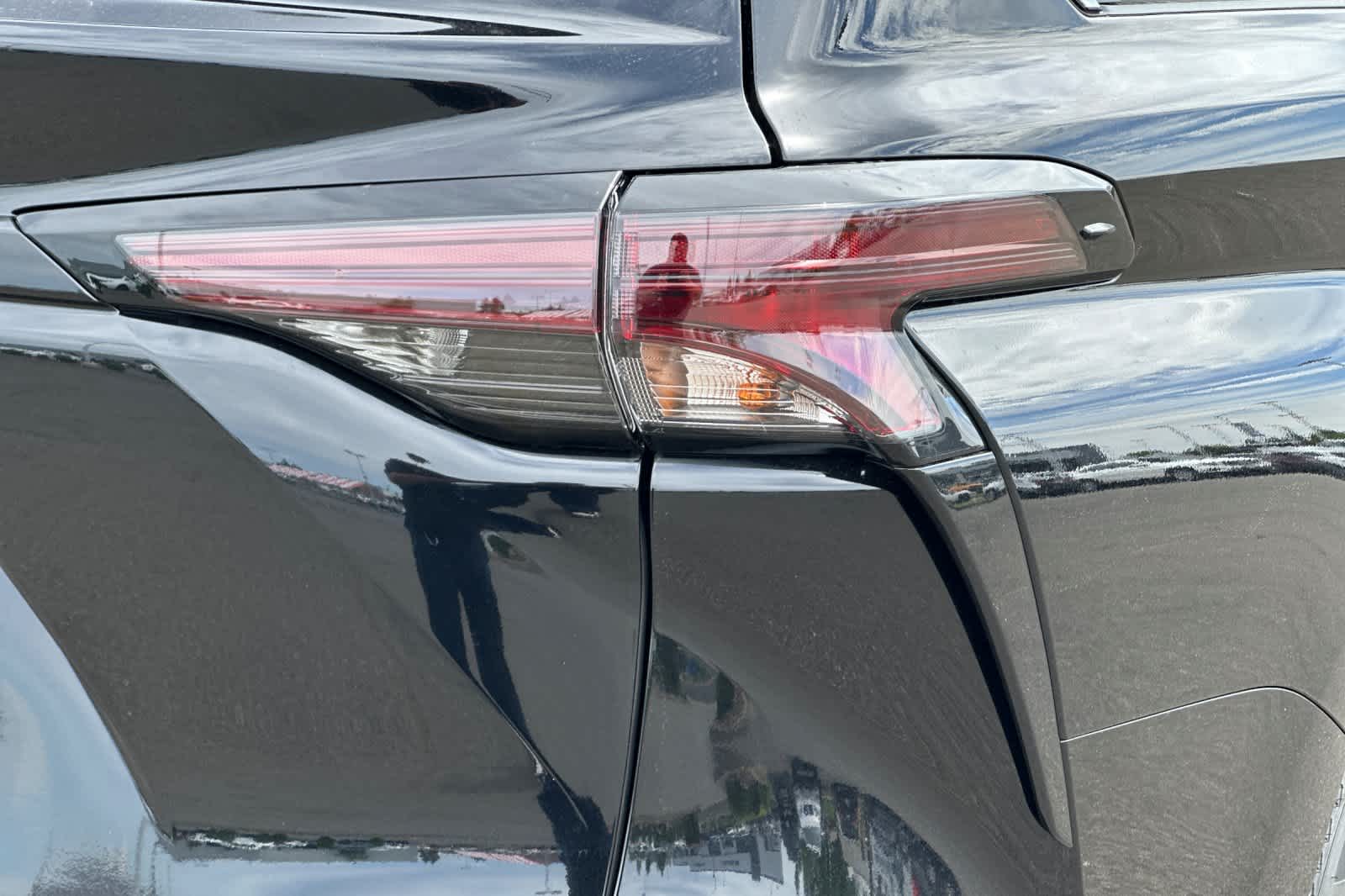 Thumbnail: 2026 Toyota Sienna - 32