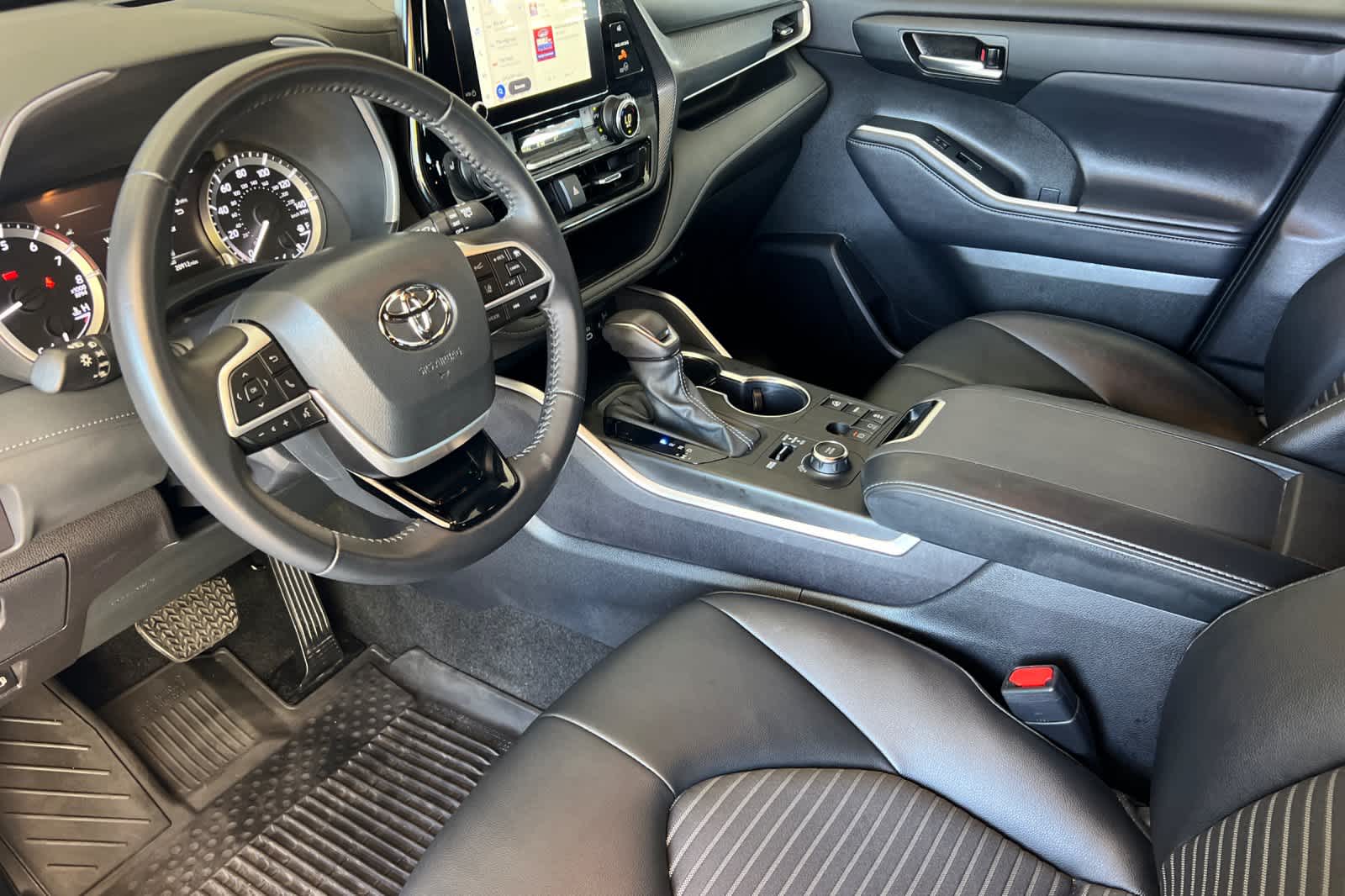 Thumbnail: 2024 Toyota Highlander - 11