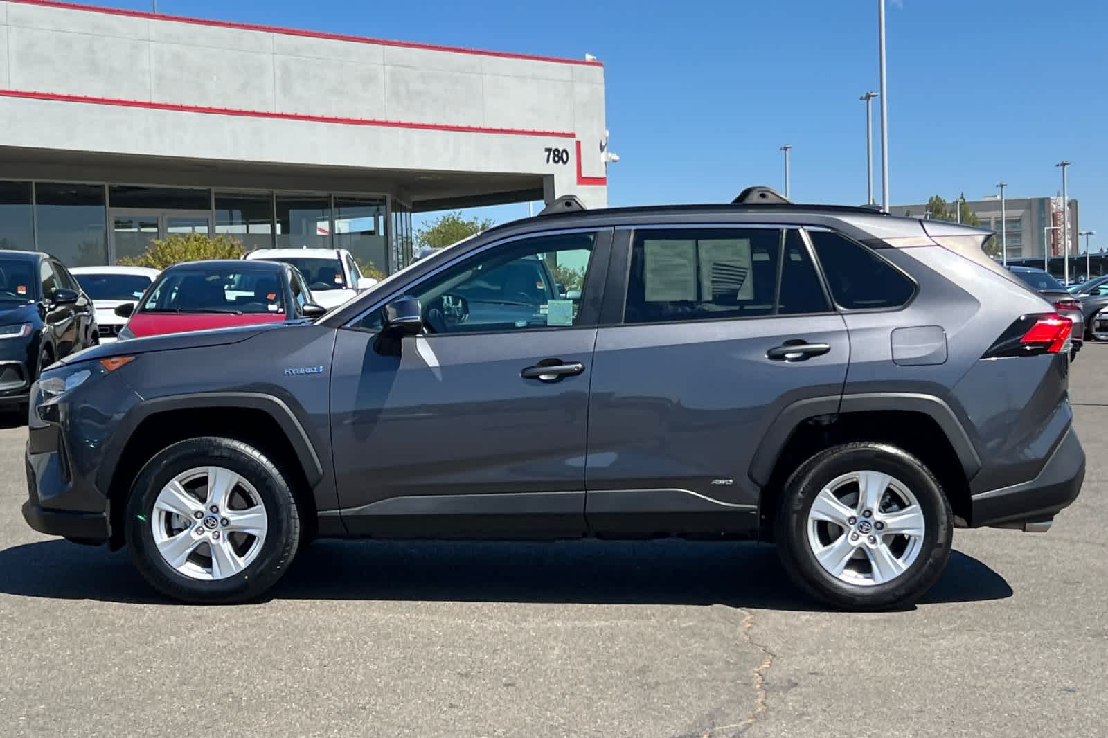 Thumbnail: 2021 Toyota RAV4 - 9