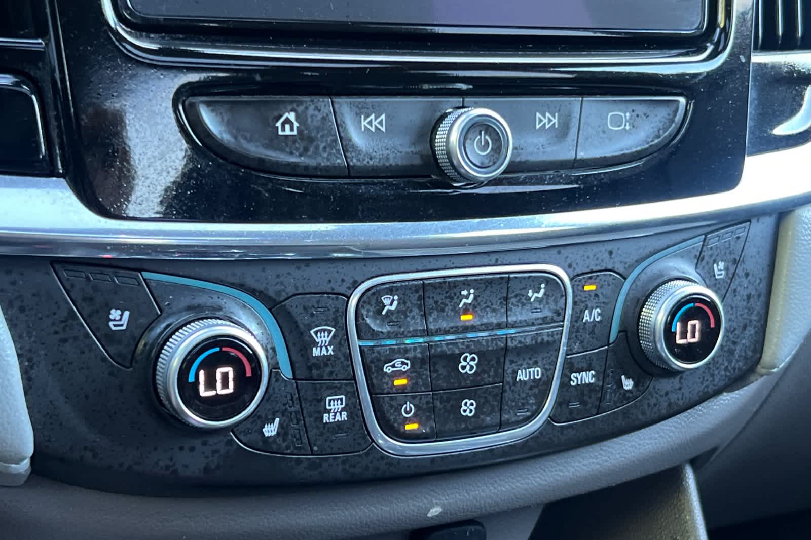 Thumbnail: 2018 Chevrolet Traverse - 24