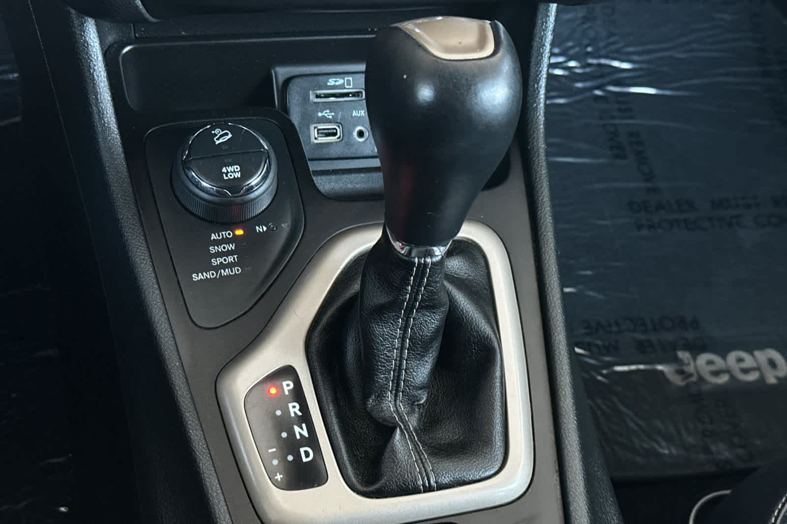 Thumbnail: 2014 Jeep Cherokee - 22