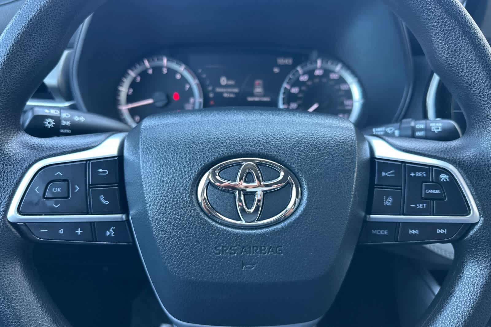 Thumbnail: 2023 Toyota Highlander - 26