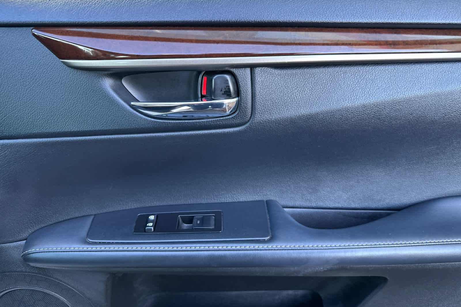 Thumbnail: 2013 Lexus ES - 18