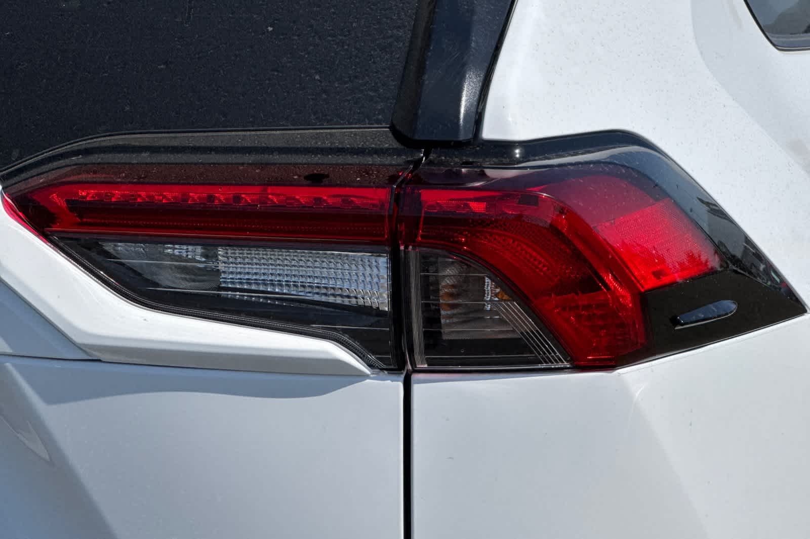 2025 Toyota RAV4 XLE 26