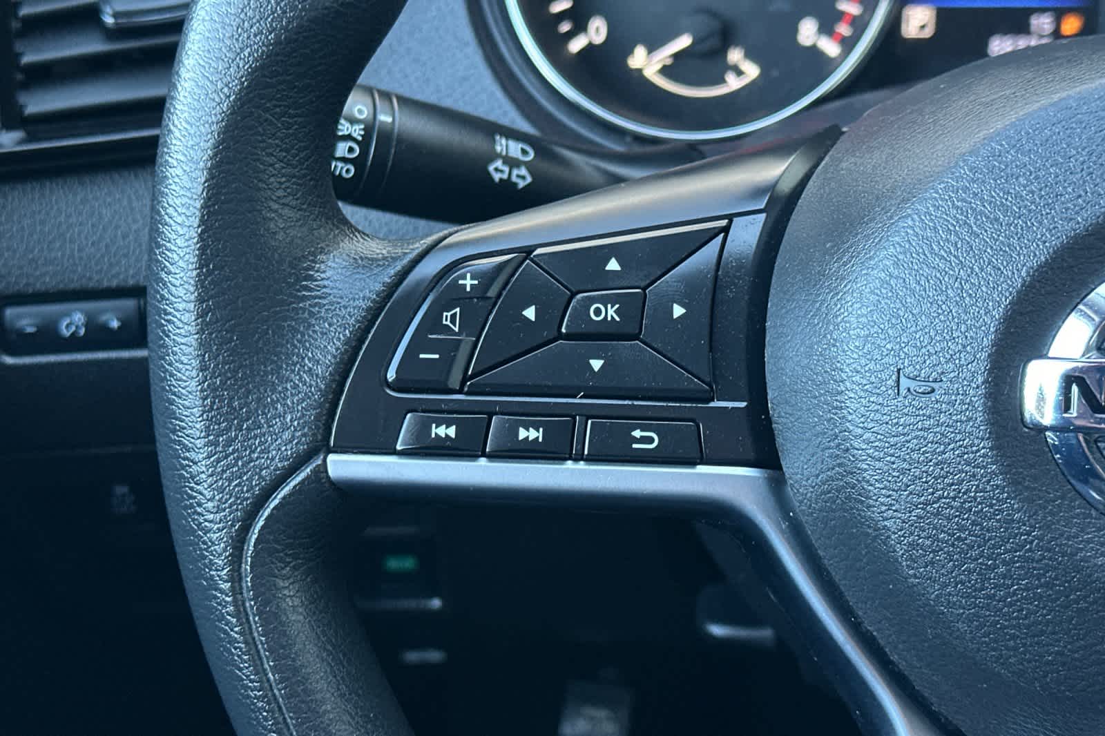 Thumbnail: 2021 Nissan Rogue Sport - 25