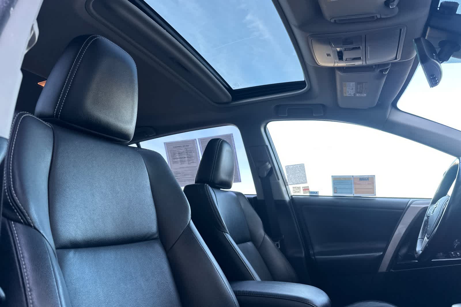 Thumbnail: 2018 Toyota RAV4 - 18