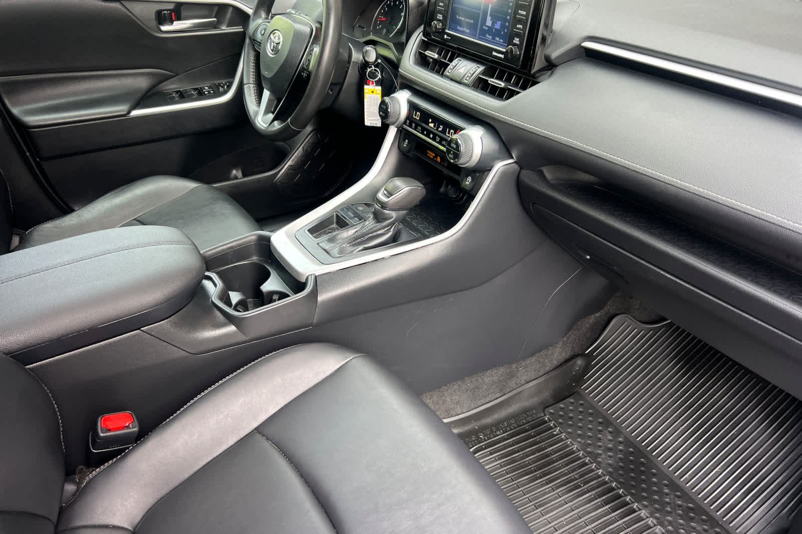 Thumbnail: 2021 Toyota RAV4 - 17