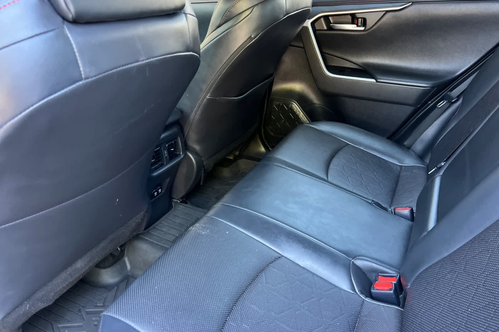 Thumbnail: 2020 Toyota RAV4 - 4