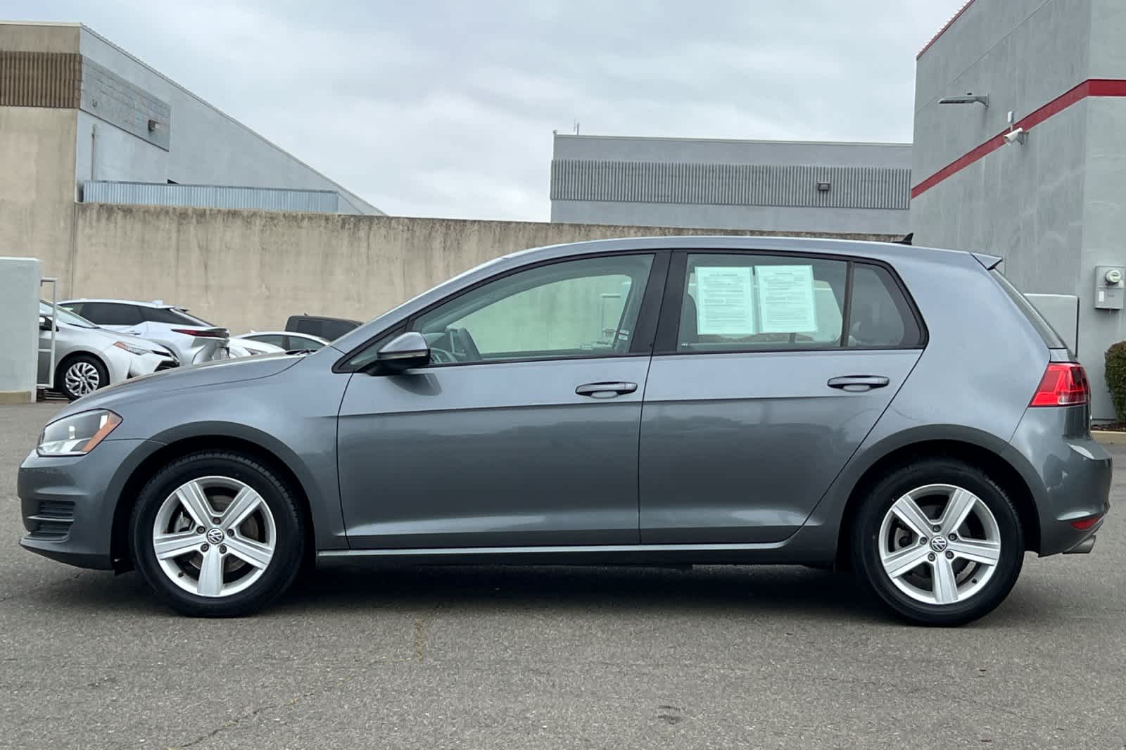 Thumbnail: 2017 Volkswagen Golf - 9