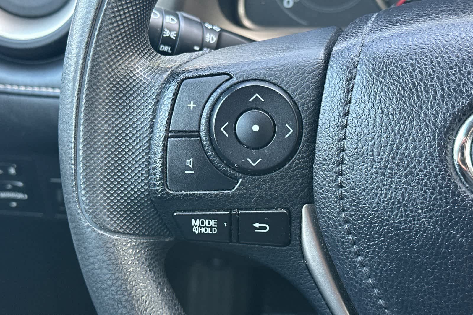 Thumbnail: 2015 Toyota RAV4 - 25