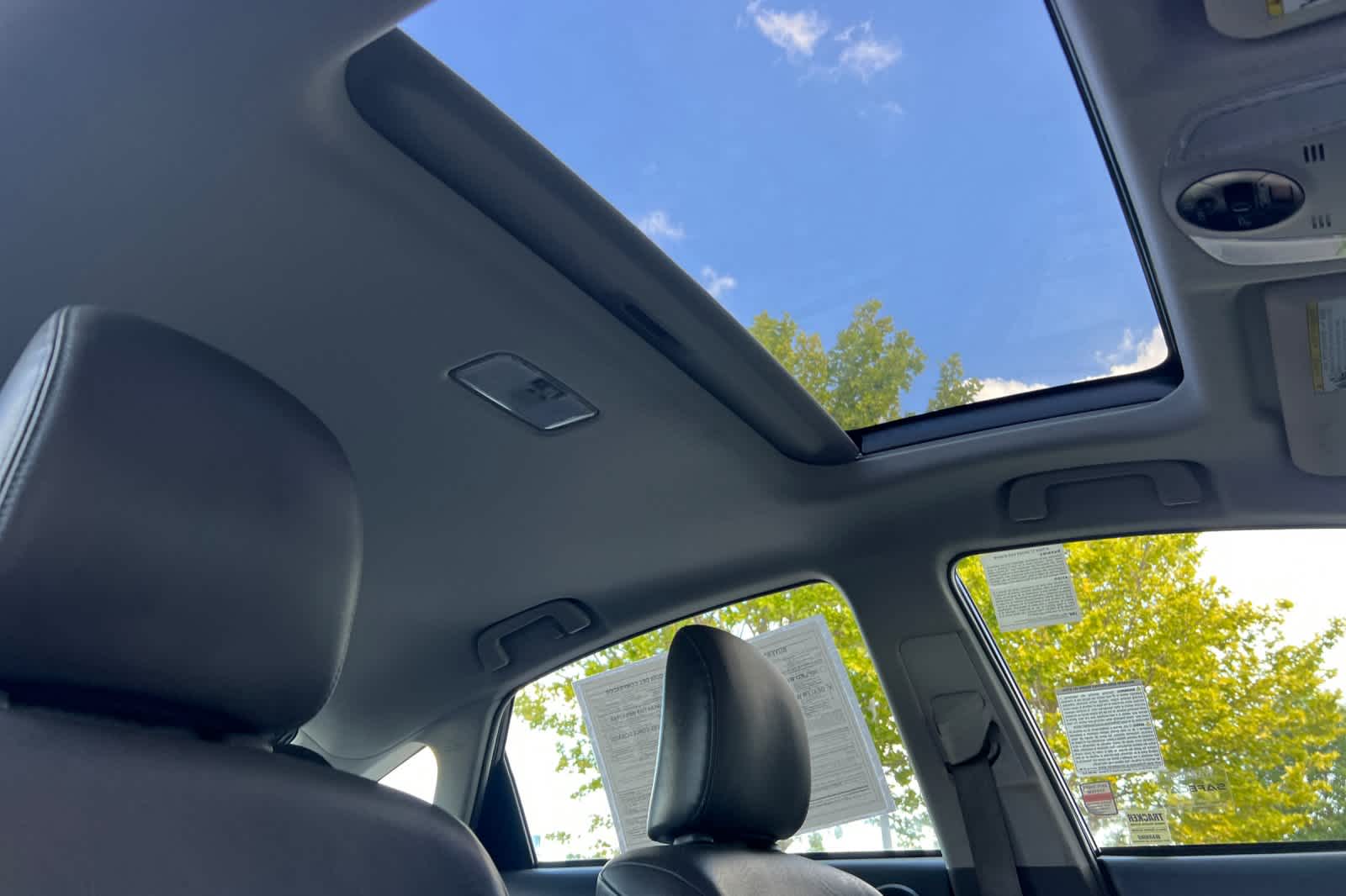 Thumbnail: 2011 Toyota Prius - 17