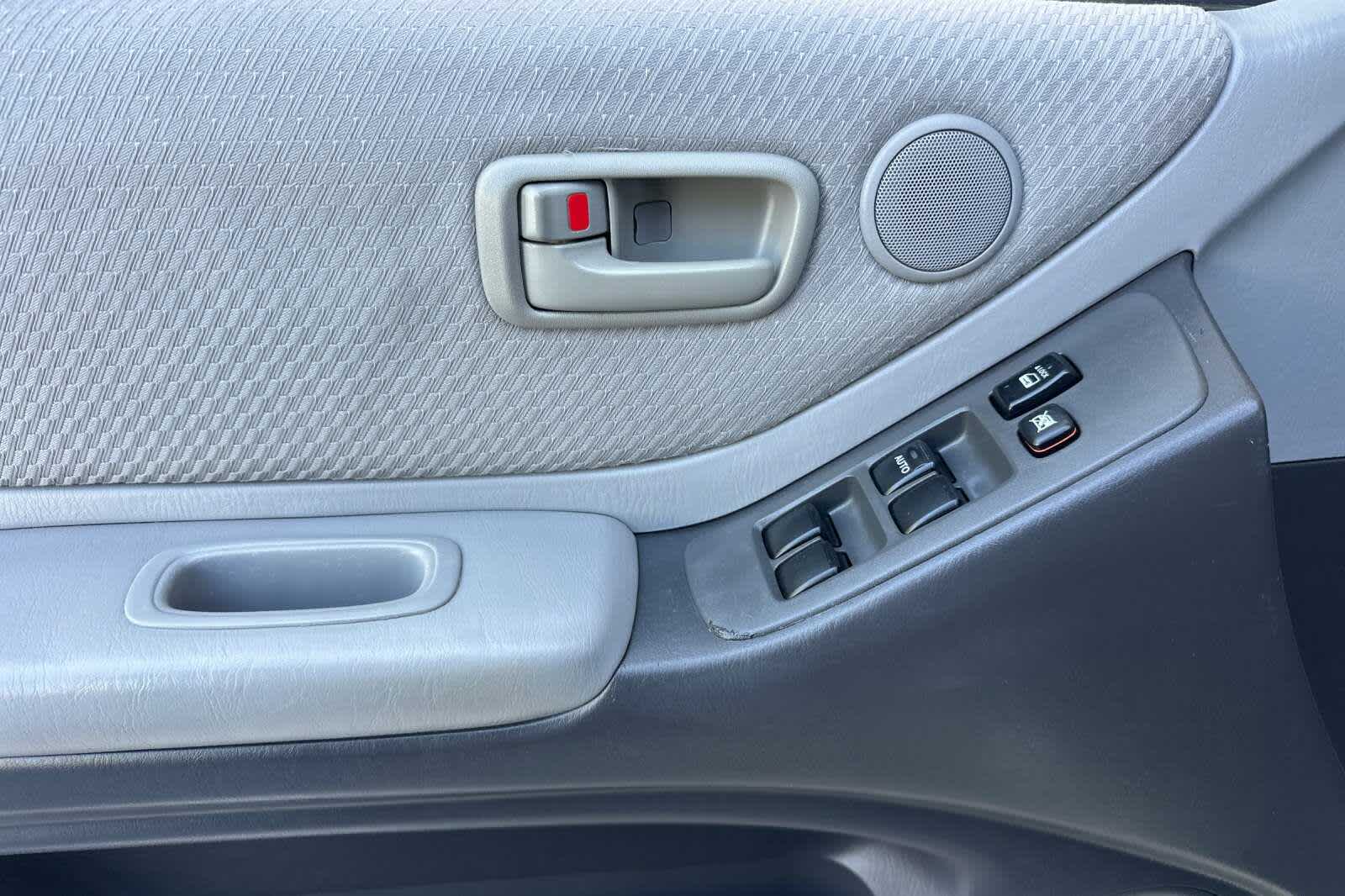Thumbnail: 2005 Toyota Highlander - 12