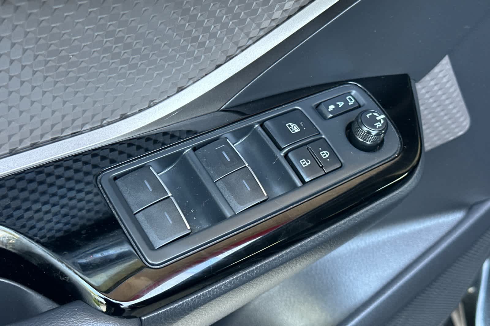 Thumbnail: 2020 Toyota C-HR - 13