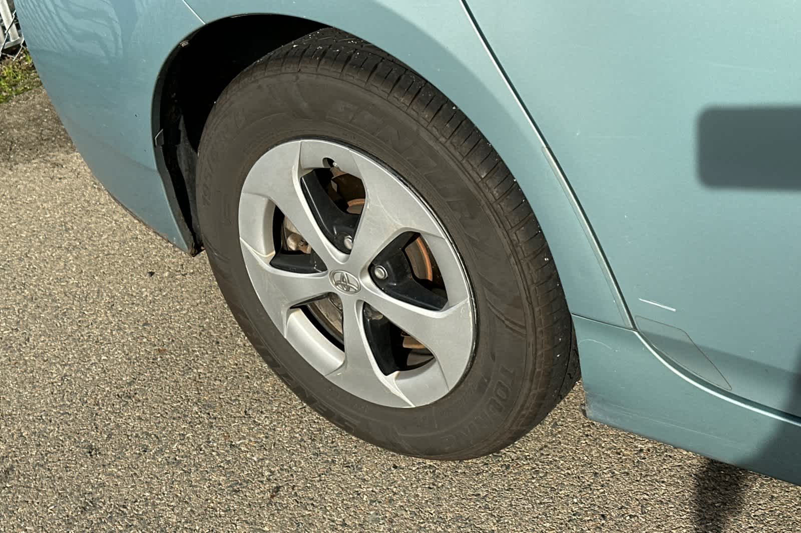 Thumbnail: 2012 Toyota Prius - 14