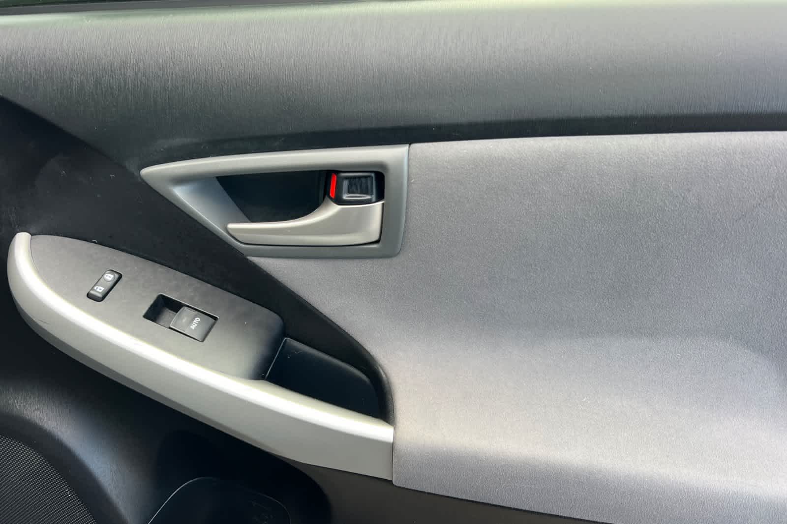 Thumbnail: 2015 Toyota Prius - 18