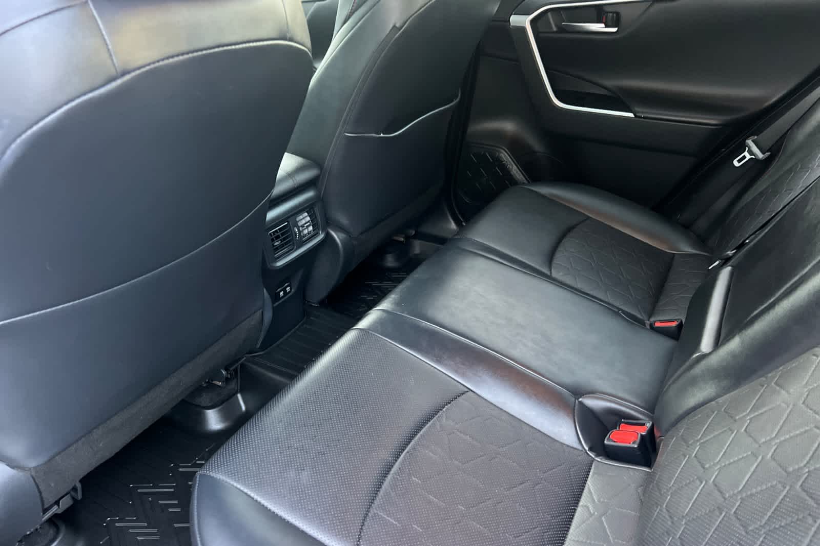 Thumbnail: 2020 Toyota RAV4 - 4