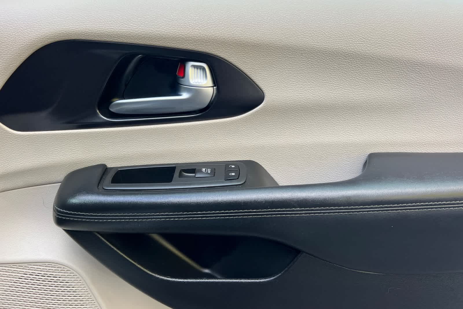 Thumbnail: 2020 Chrysler Pacifica - 20