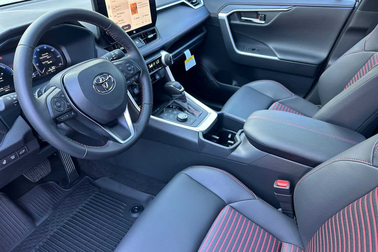 2025 Toyota RAV4 XSE 11